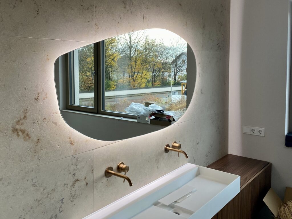 Individuell gefertigter Spiegel