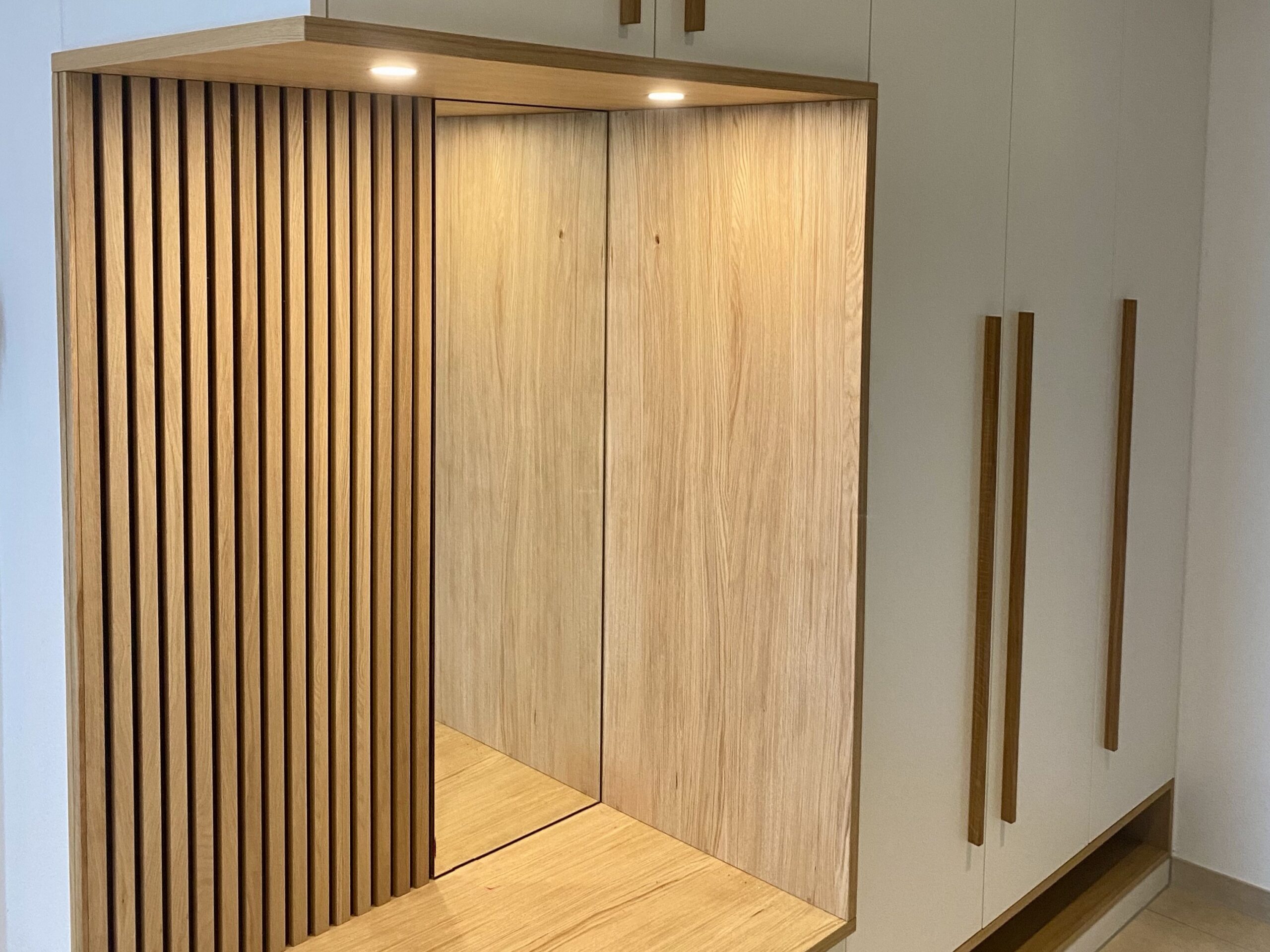 Kleiderschrank mit Spiegel